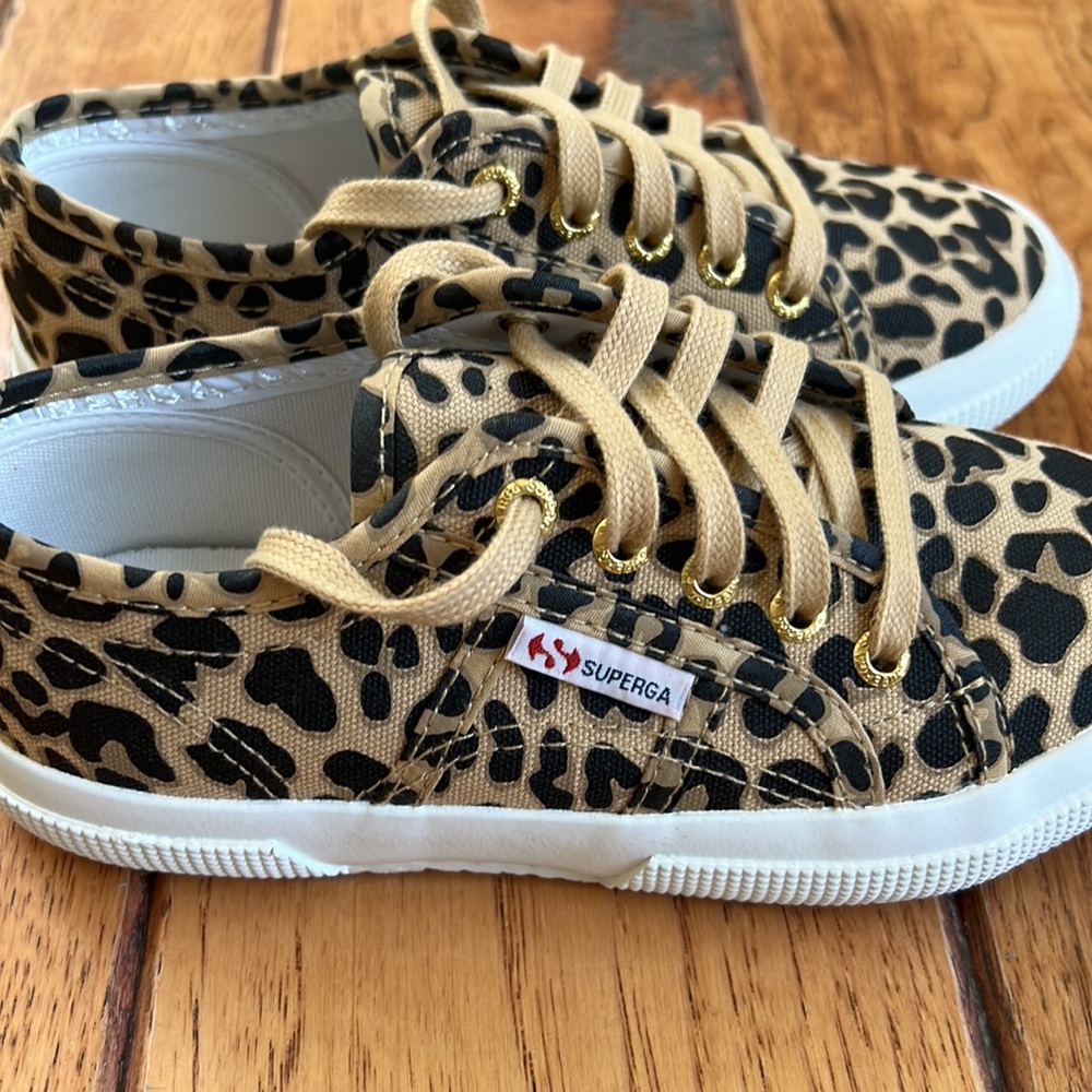 Brand New & Never Worn - Girls Supergas - Picture 2 of 6
